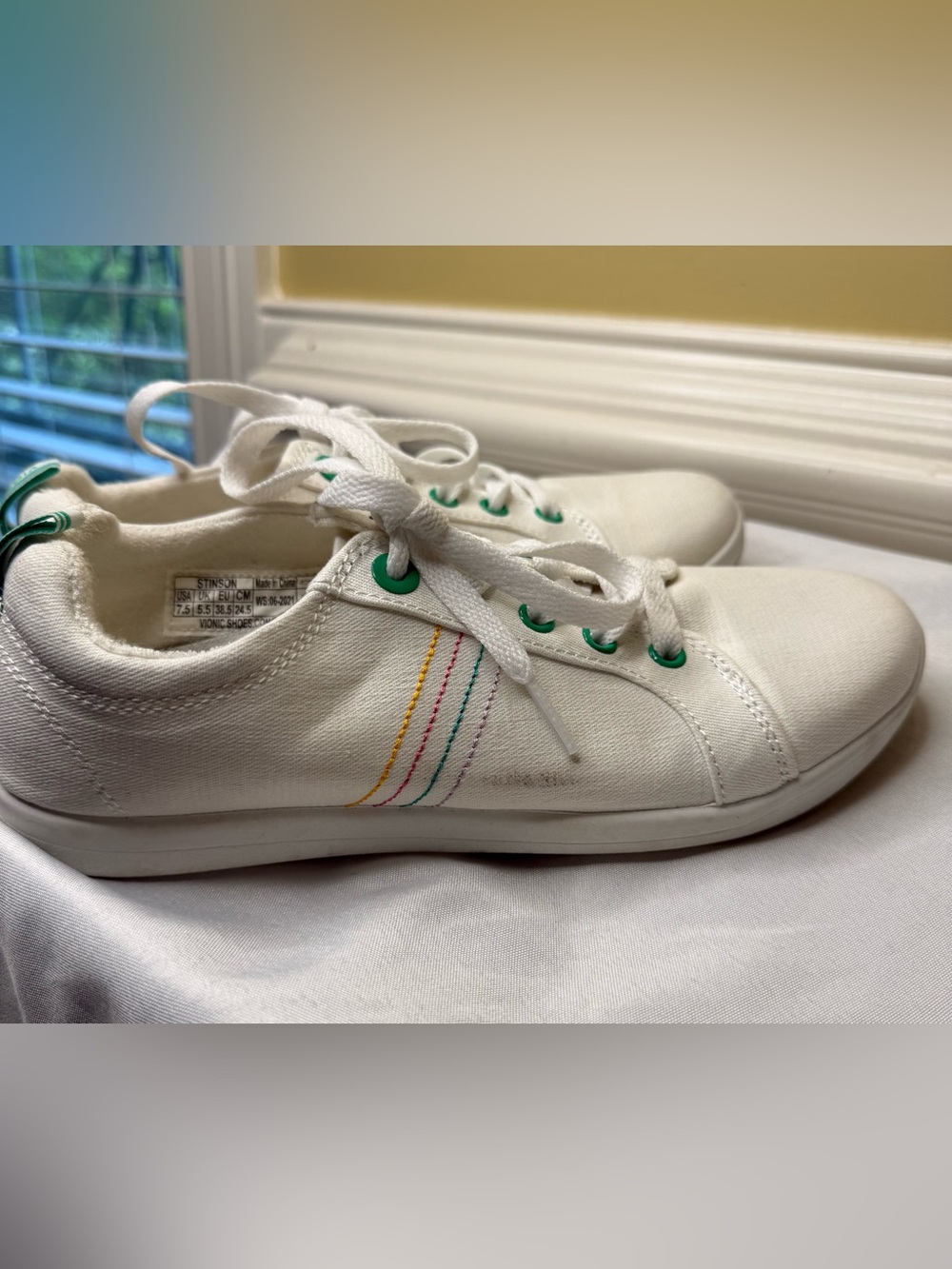 Vionic Beach Tennis Shoes Size 7.5